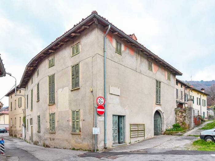 Casa con 6 locali in vendita in Via Cesare Cantù, Centro, Santa Maria Hoè