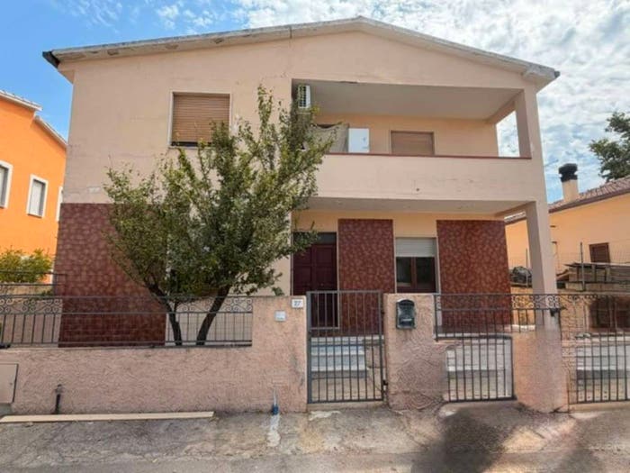 Casa con 5 locali in vendita in via Benevento, Sacra Famiglia Bandinu, Olbia