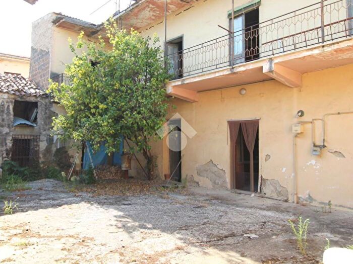 Casa con 6 locali in vendita in via Anna Frank, Casapulla