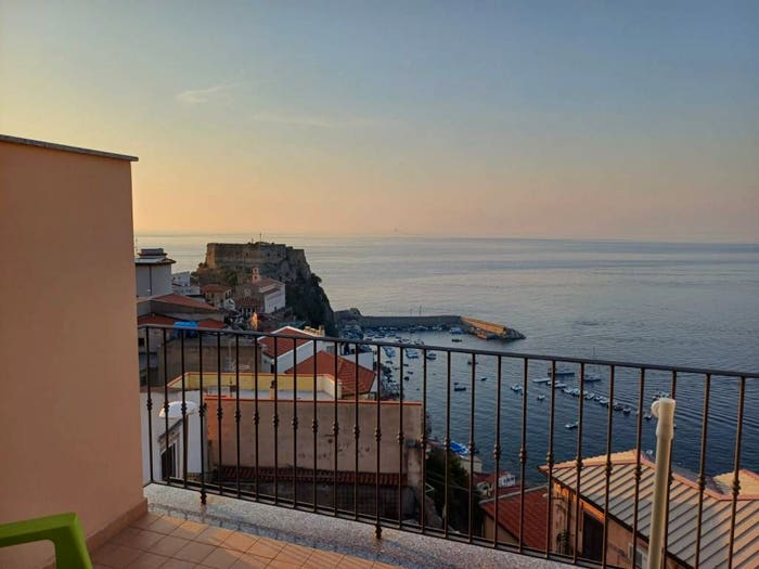 Appartamento quadrilocale in vendita in Piazza San Rocco, Centro, Scilla