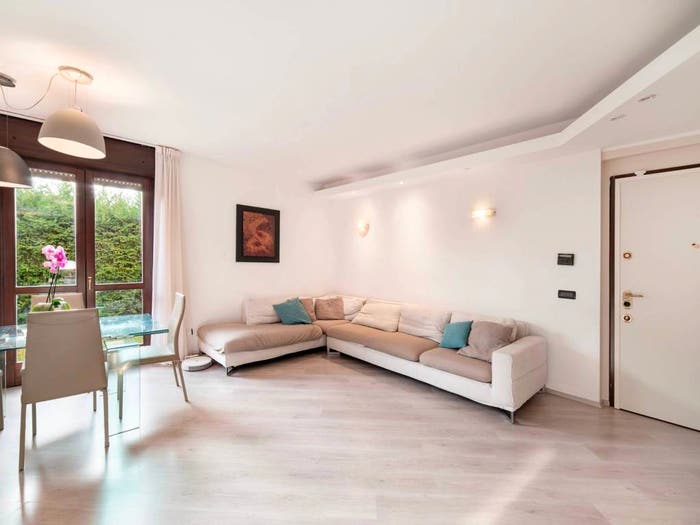 Appartamento trilocale in vendita in Via Romagna, Bernareggio