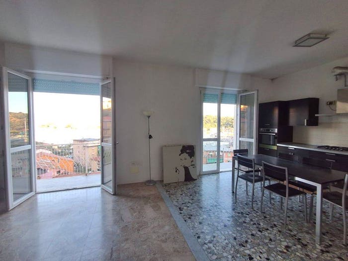 Appartamento quadrilocale in vendita in Via Cesare Battisti, Centro, Portovenere