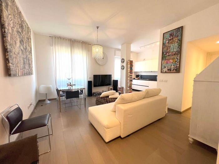 Appartamento bilocale in vendita in Viale Carlo Troya, Solari, Milano