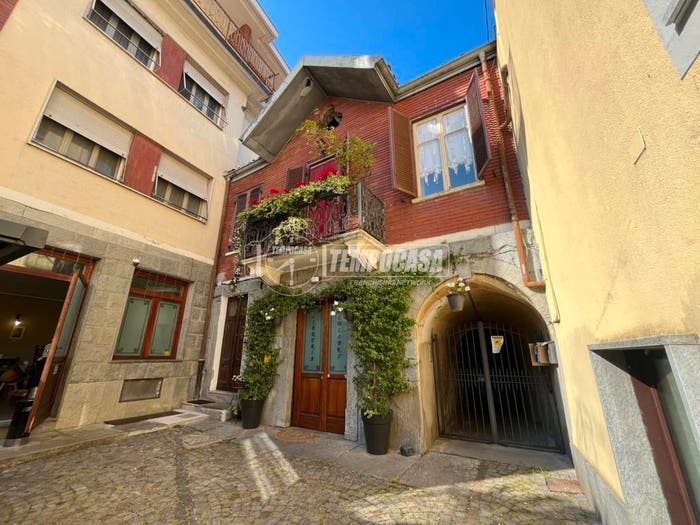 Appartamento trilocale in vendita in Piazza Nazario Sauro, Centro, Cuorgnè