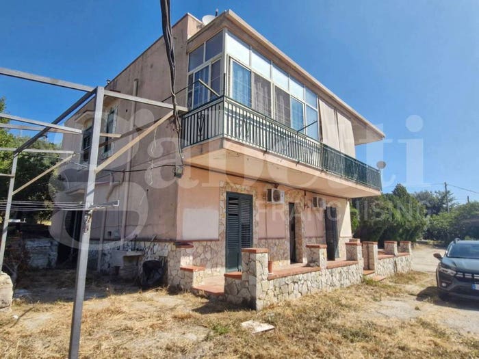 Casa con 5 locali in vendita in Via P F Quattro, Monreale