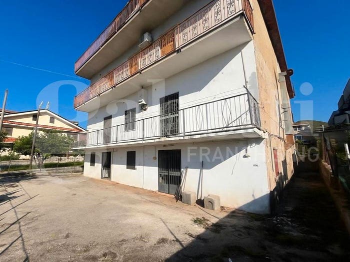 Casa con 6 locali in vendita in Via Armando Diaz, Centro, Bellona