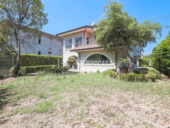 Casa con 6 locali in vendita in San Lorenzo in Noceto, Forlì
