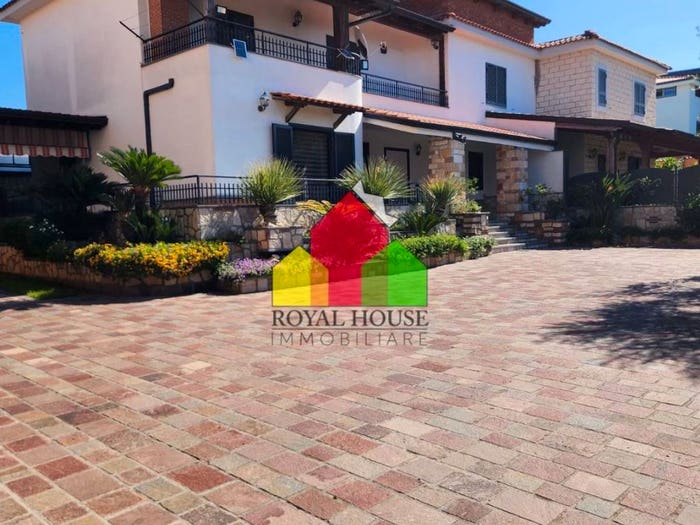 Casa con 6 locali in vendita in Via San Nullo, Licola Paese, Giugliano in Campania