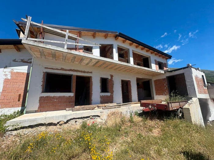 Casa quadrilocale in vendita in Via Lionelli, San Pelino, Avezzano