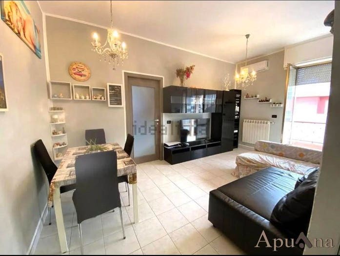 Appartamento quadrilocale in vendita in Viale delle Pinete, Marina di Carrara, Carrara