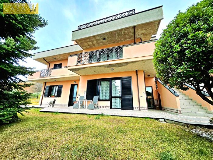 Casa con 6 locali in vendita in VIA FONTE DEL LATTE, Teramo