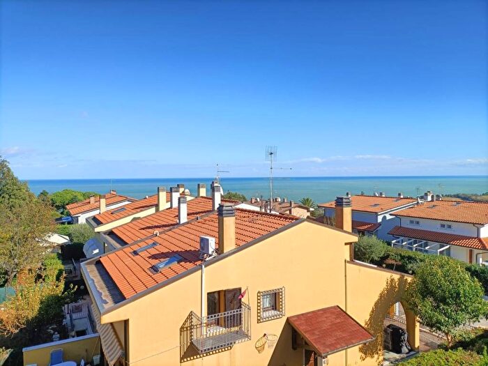 Appartamento con 5 locali in vendita in Via del Frumento, Trebbiantico, Pesaro