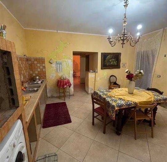 Appartamento trilocale in vendita in Via Matteo Sclafani, Cassaro, Palermo