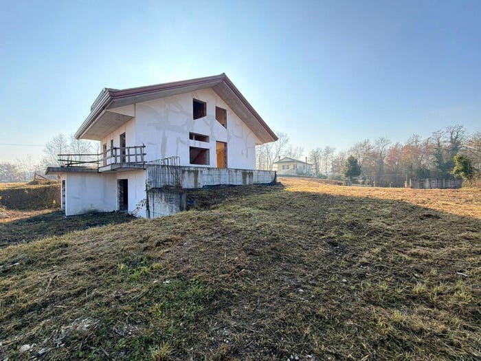 Casa quadrilocale in vendita in Via Faito, Le Rase Vetiche, Frosinone