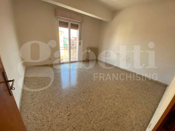 Appartamento con 6 locali in vendita in Via Pellegrino Tibaldi, Centro, Macerata