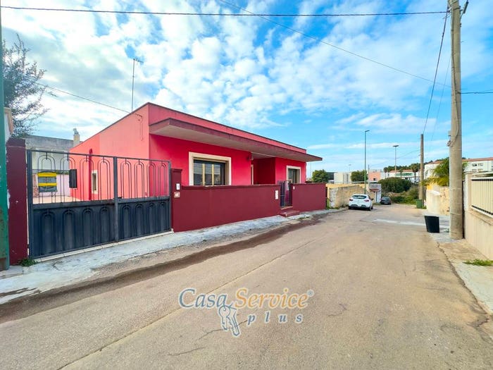 Casa con 5 locali in vendita in Via Madrid, Casarano