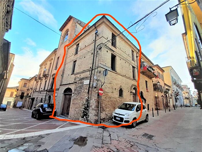 Casa quadrilocale in vendita in SANTA MARIA MAGGIORE, Centro, Lanciano