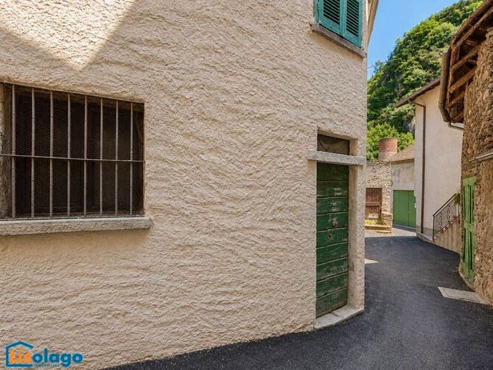 Casa bilocale in vendita in Via Giglio, Centro, Dervio