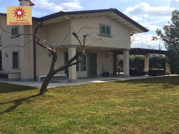 Casa con 6 locali in vendita in Via della Barbiera, Roma Imperiale, Forte dei Marmi