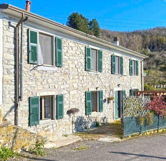 Casa con 6 locali in vendita in Casola in Lunigiana