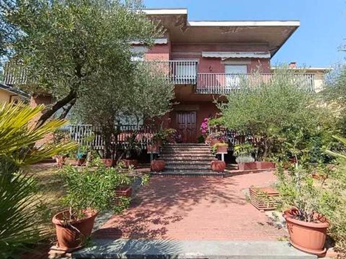 Casa con 6 locali in vendita in Viale Guglielmo Marconi, MontecatiniTerme