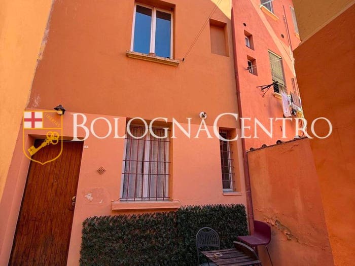 Casa quadrilocale in vendita in Via Torleone, San Vitale, Bologna