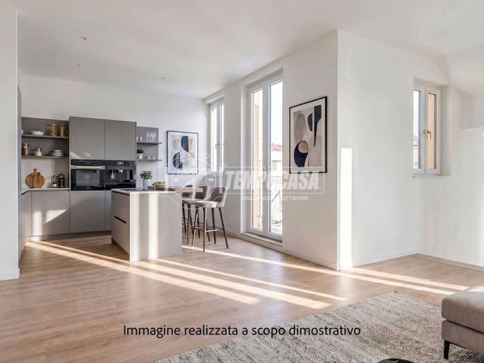 Appartamento trilocale in vendita in Via San Antonio, Centro, Luino