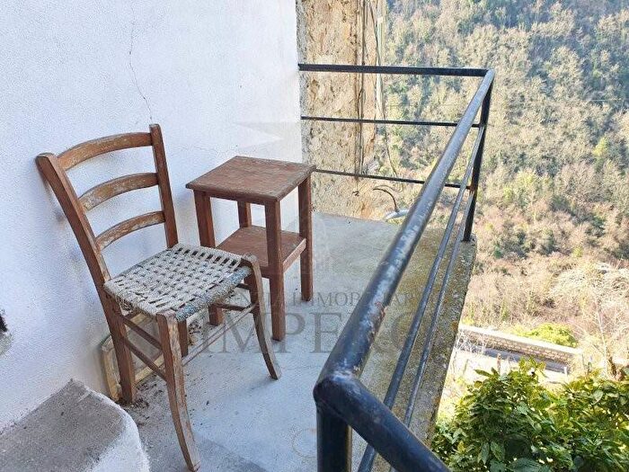 Casa trilocale in vendita in Via Angeli, Centro, Apricale