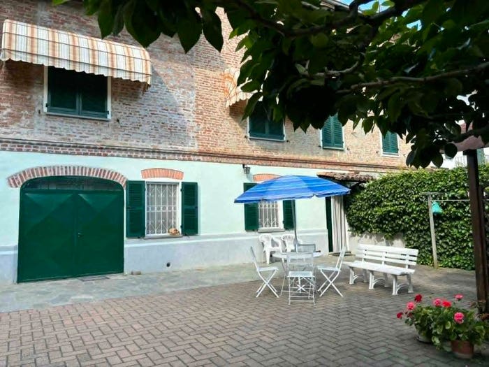Casa con 6 locali in vendita in Via Roma, Castelnuovo Belbo