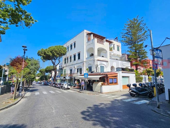 Appartamento con 5 locali in vendita in Via Vincenzo Gemito, Centro, Ischia