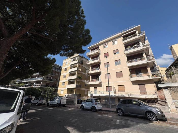 Appartamento con 5 locali in vendita in Viale Regina Margherita, Regina Margherita Torrente Trapani, Messina