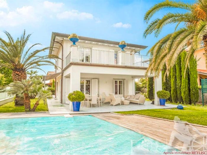 Casa con 6 locali in vendita in Vittoria Apuana, Forte dei Marmi