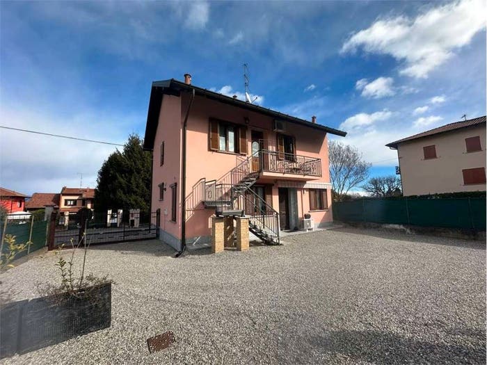 Appartamento trilocale in vendita in Via Quassa, Centro, Ranco