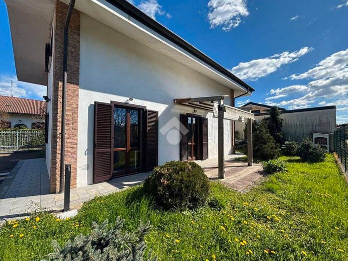 Casa con 5 locali in vendita in Via Boschetti, Front