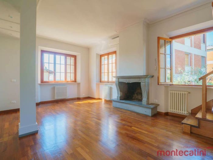 Casa con 6 locali in vendita in Viale Papa Giovanni XXIII, MontecatiniTerme