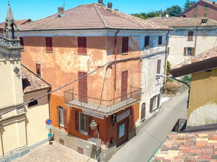 Casa con 6 locali in vendita in Via Cinque Martiri, Carezzano Maggiore, Carezzano