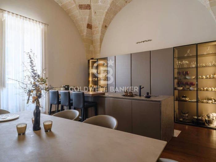 Appartamento con 6 locali in vendita in Piazza Sant'Antonio, Castrignano de' Greci
