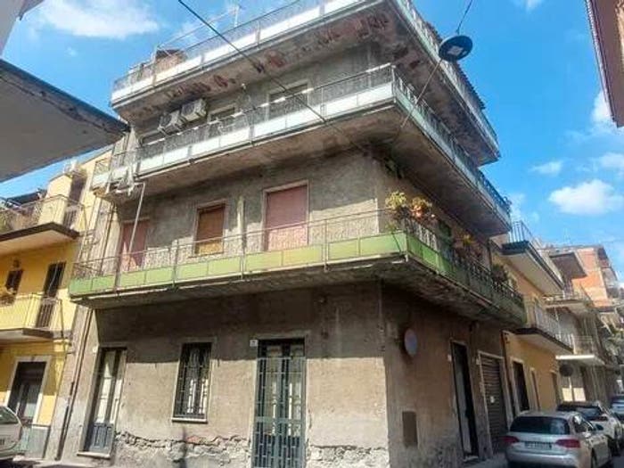 Casa con 6 locali in vendita in Via Reggio, Paternò
