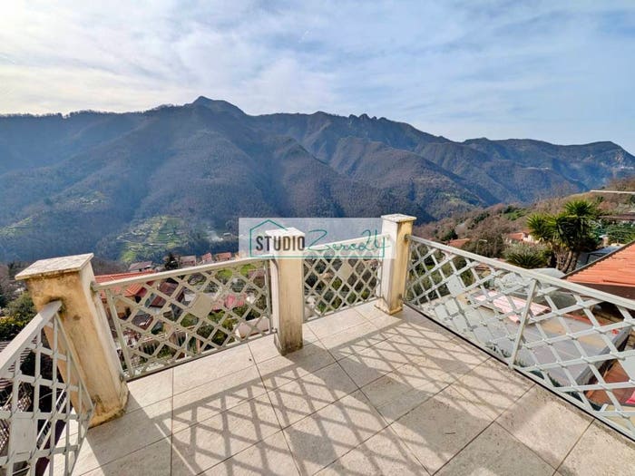 Casa con 6 locali in vendita in Retignano, Stazzema