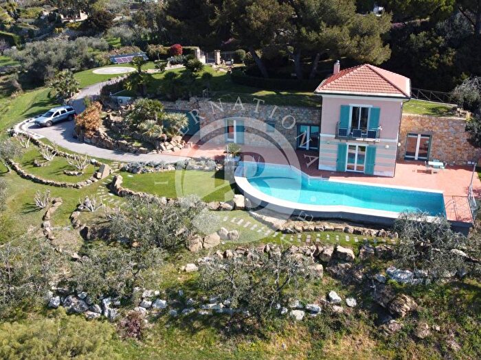 Casa con 6 locali in vendita in Zona Collinare, Bordighera