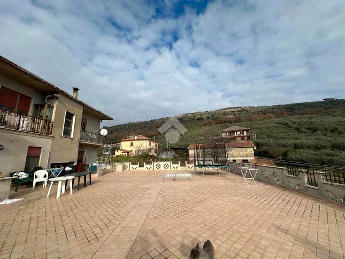 Casa con 6 locali in vendita in Via Ponte Sasso, Boville Ernica