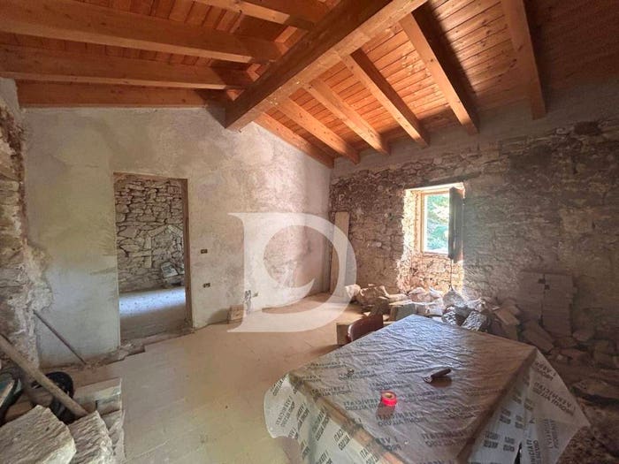 Appartamento trilocale in vendita in Contrada Pagliari, Roccamorice