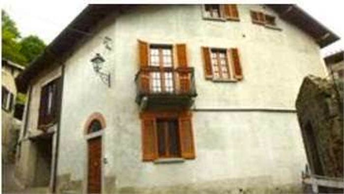 Appartamento trilocale in vendita in Via Pietro Fioroni, Lasnigo