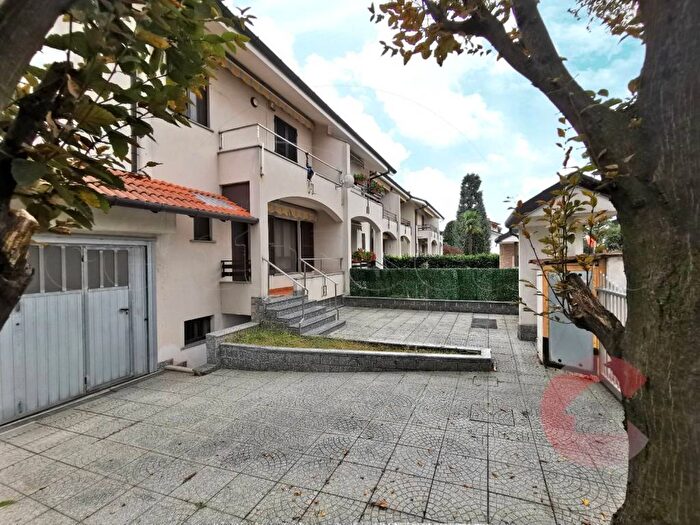 Casa con 5 locali in vendita in Via C Porta, Casorezzo