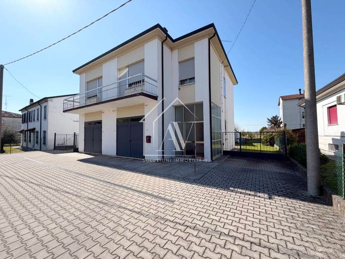 Casa con 6 locali in vendita in Via Superiore, Villanova, Bagnacavallo