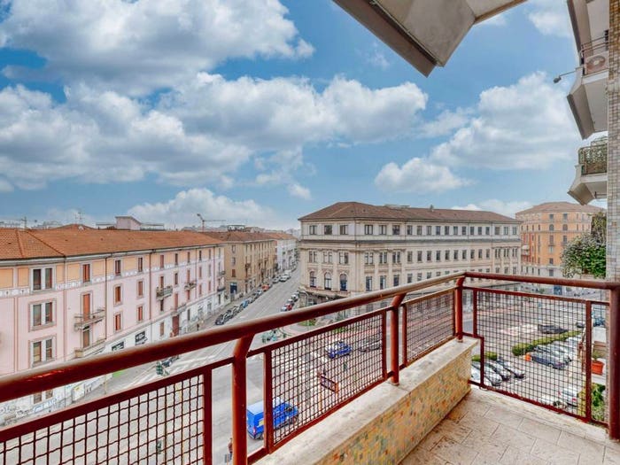 Appartamento trilocale in vendita in Buenos Aires, Milano
