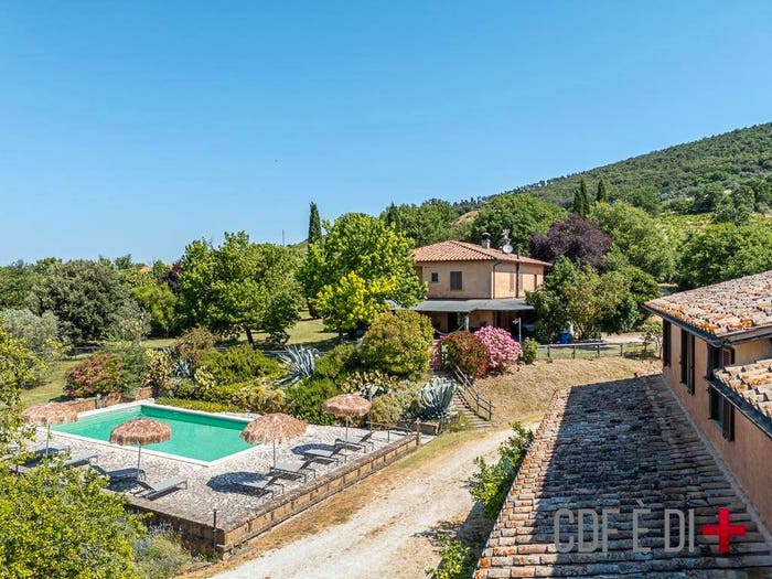 Casa con 6 locali in vendita in Montecchio