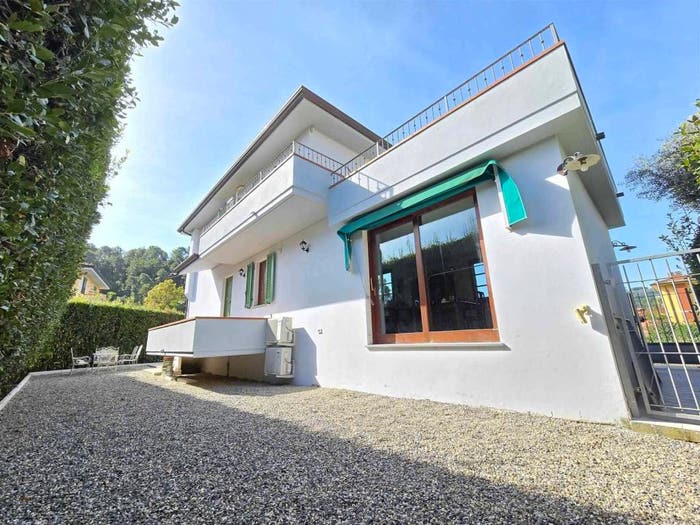 Casa con 6 locali in vendita in Camaiore Paese, Camaiore
