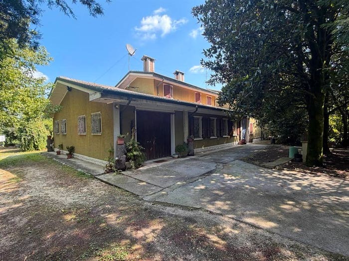 Casa con 6 locali in vendita in via Mari, Santa Lucia, Quistello