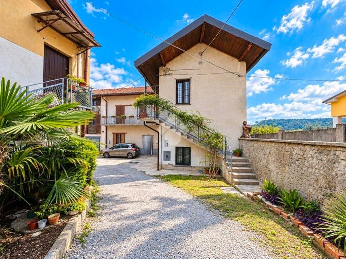 Casa trilocale in vendita in Via Armando Diaz, Centro, Carugo